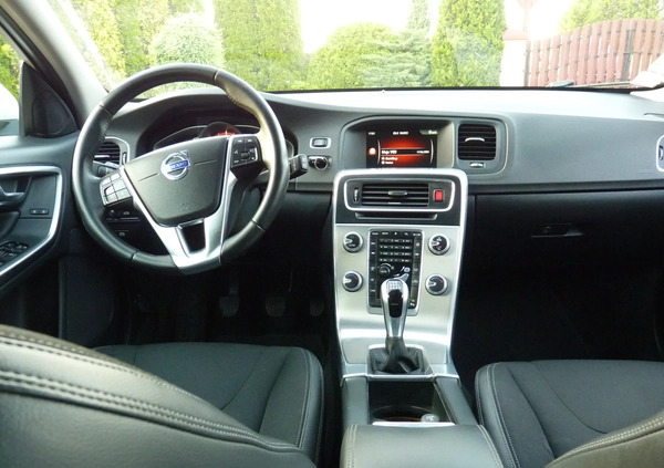 Volvo V60 cena 44500 przebieg: 299900, rok produkcji 2016 z Kraśnik małe 106